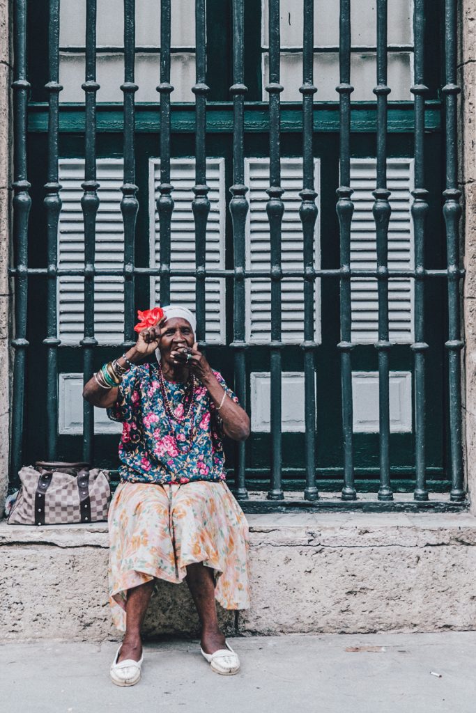 Cuba-La_Habana_Vieja-Hearts_Dress-Styled_By_Me-Aloha_Espadrilles-Outfit-Street_Style-Dress-Backpack-4