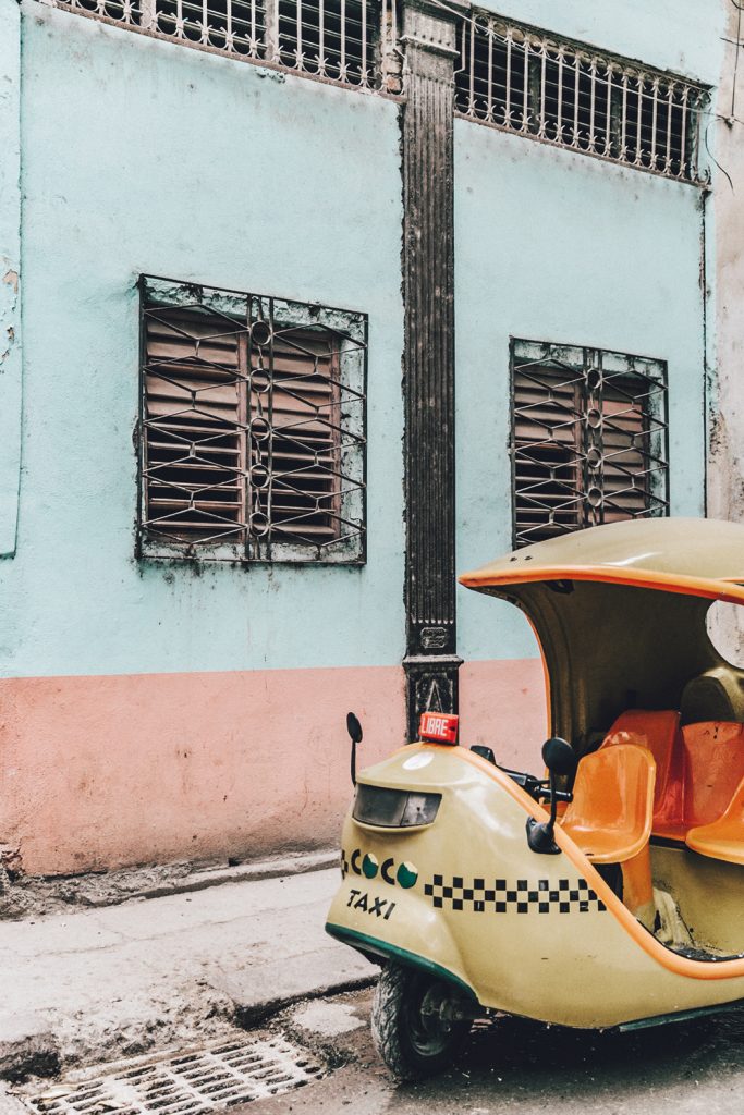 Cuba-La_Habana_Vieja-Hearts_Dress-Styled_By_Me-Aloha_Espadrilles-Outfit-Street_Style-Dress-Backpack-8